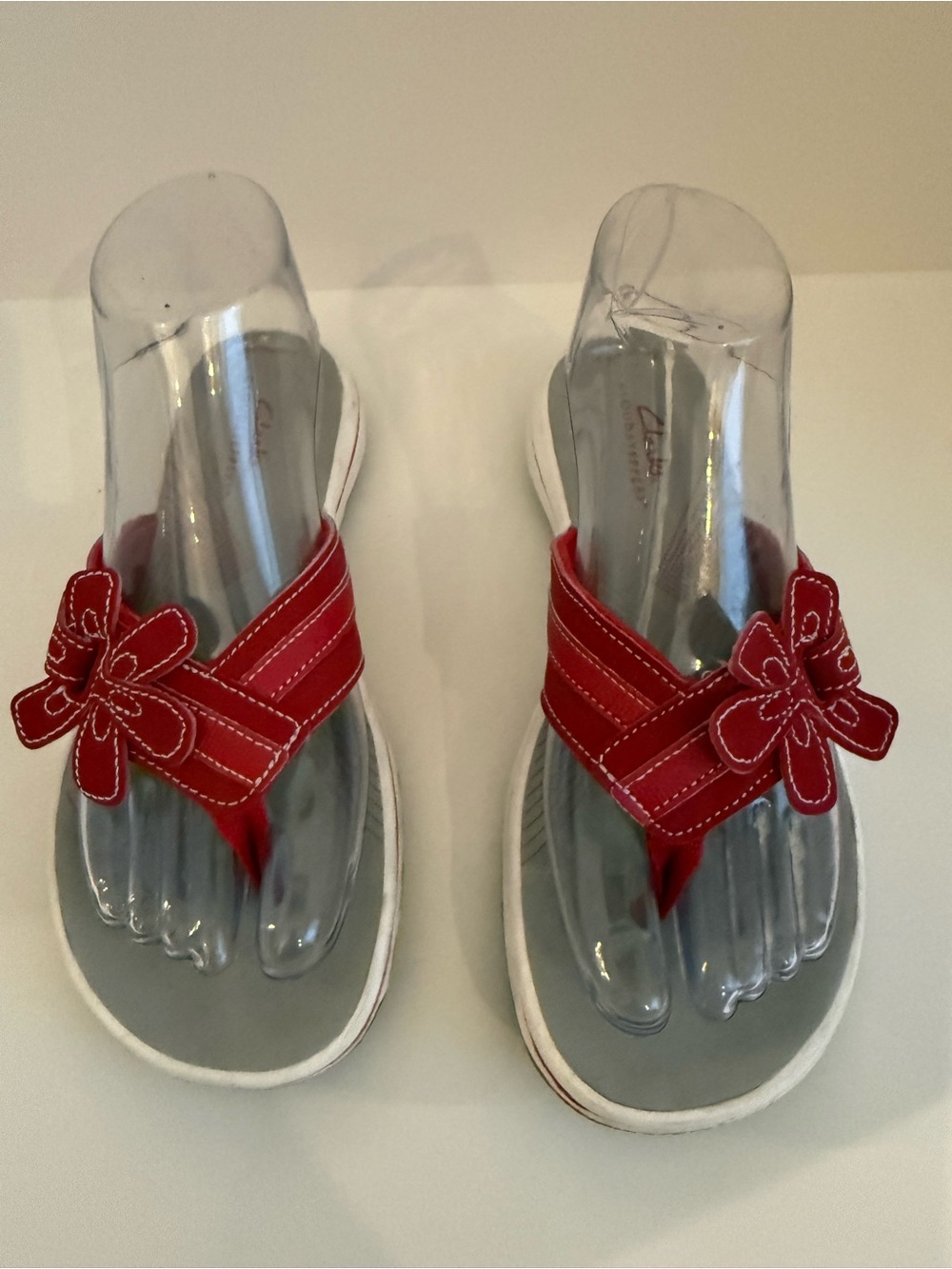 Clarks Cloudsteppers Red Floral Flip Flop Sandals Women’s Size 6 Comfort